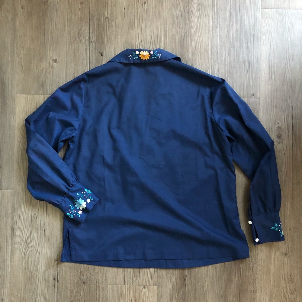 LAST CHANCE Vintage Tramo of Switzerland Embroidered Top - Picture 5 of 10